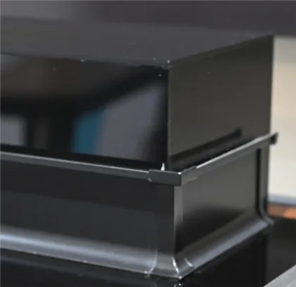 Plinthe en acier inoxydable pour la décoration de la maison